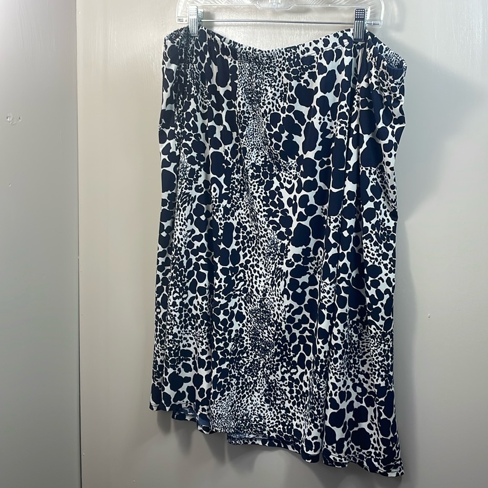 Susan graver style Stylish navy blue and White Leopard Print Skirt size 1X